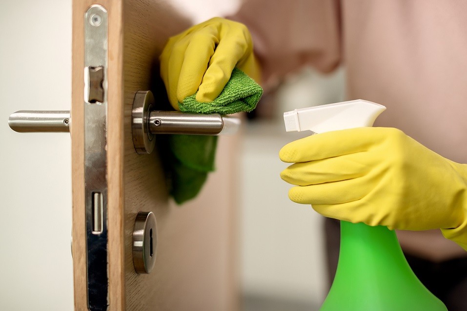 Kako dubinski očistiti vrata u vašem domu